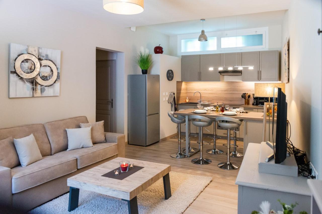 Les Volets Rouges Apartment Cavaillon Exterior photo