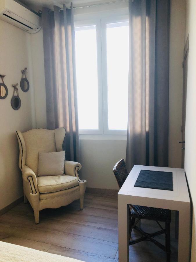 Les Volets Rouges Apartment Cavaillon Exterior photo
